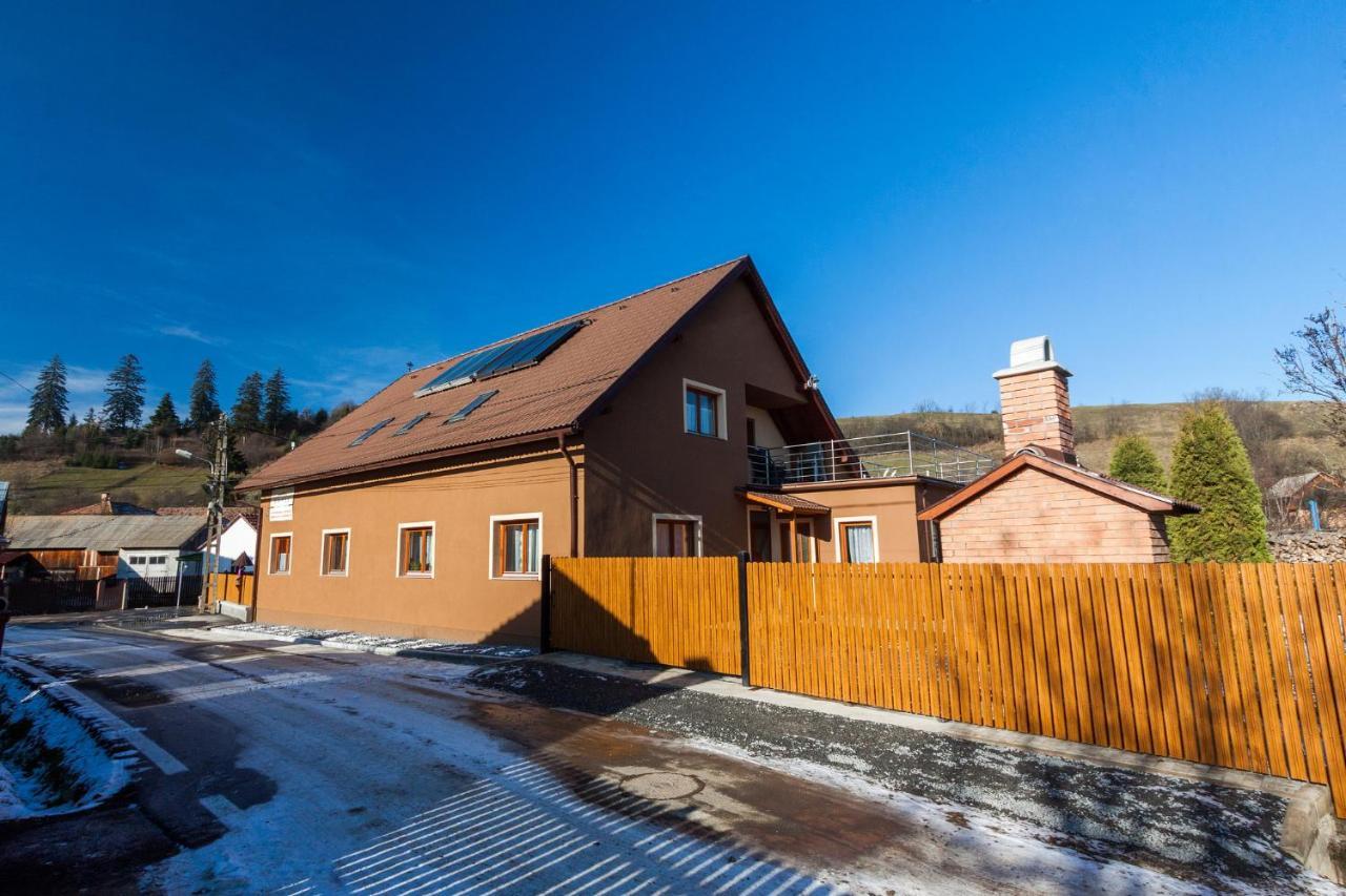 Lăzarea Eross Kulcsoshazヴィラ エクステリア 写真