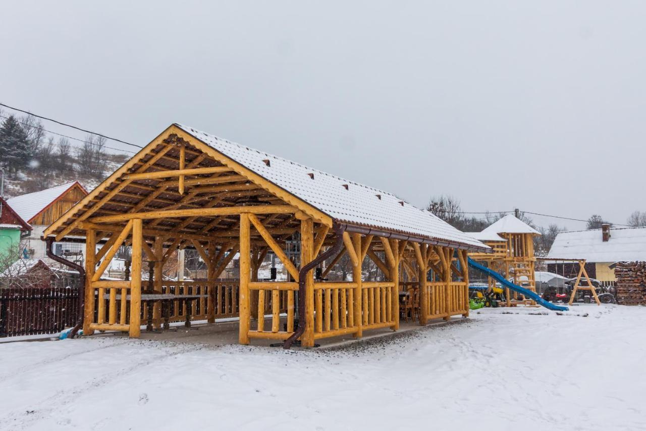 Lăzarea Eross Kulcsoshazヴィラ エクステリア 写真
