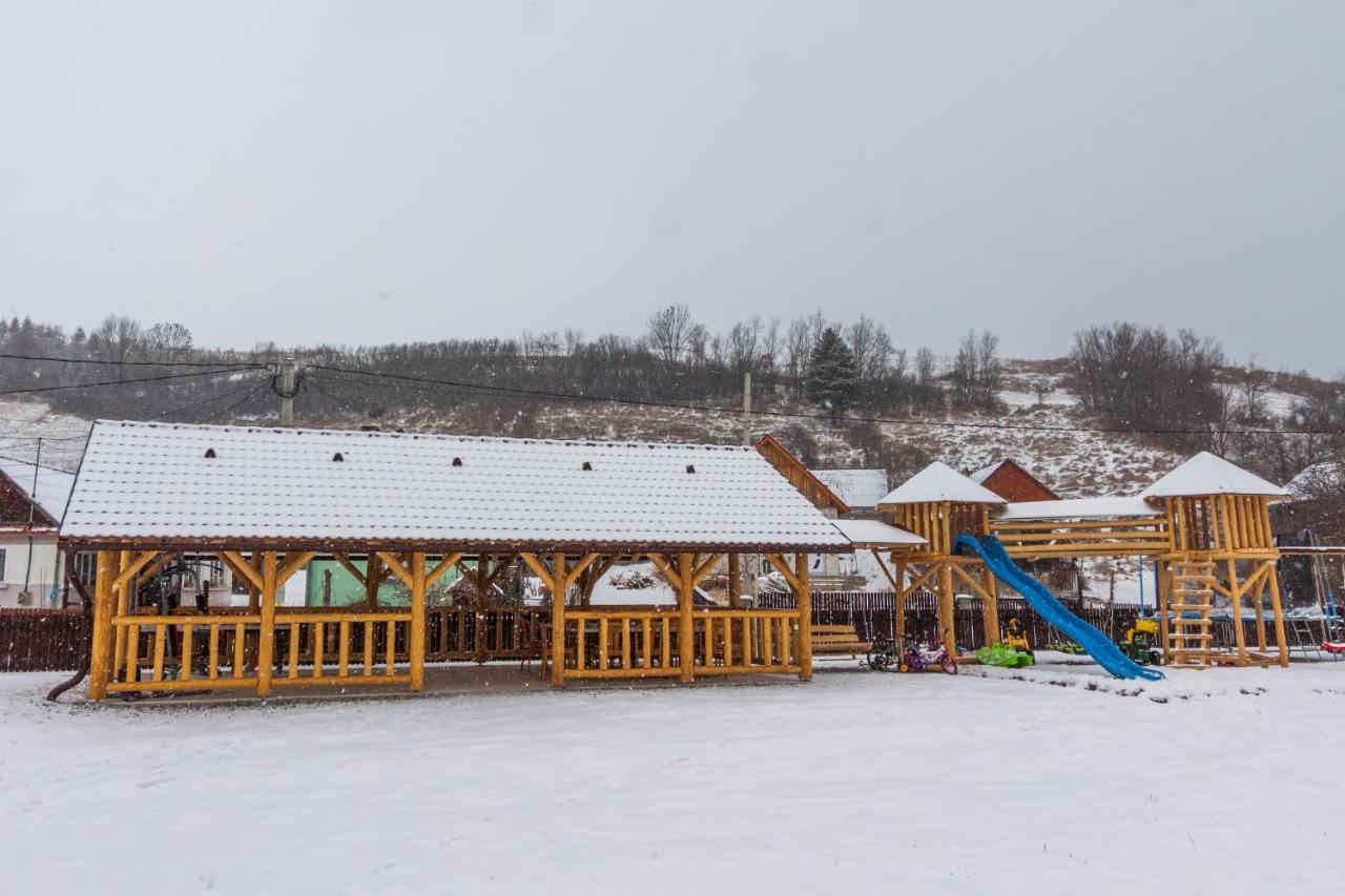Lăzarea Eross Kulcsoshazヴィラ エクステリア 写真