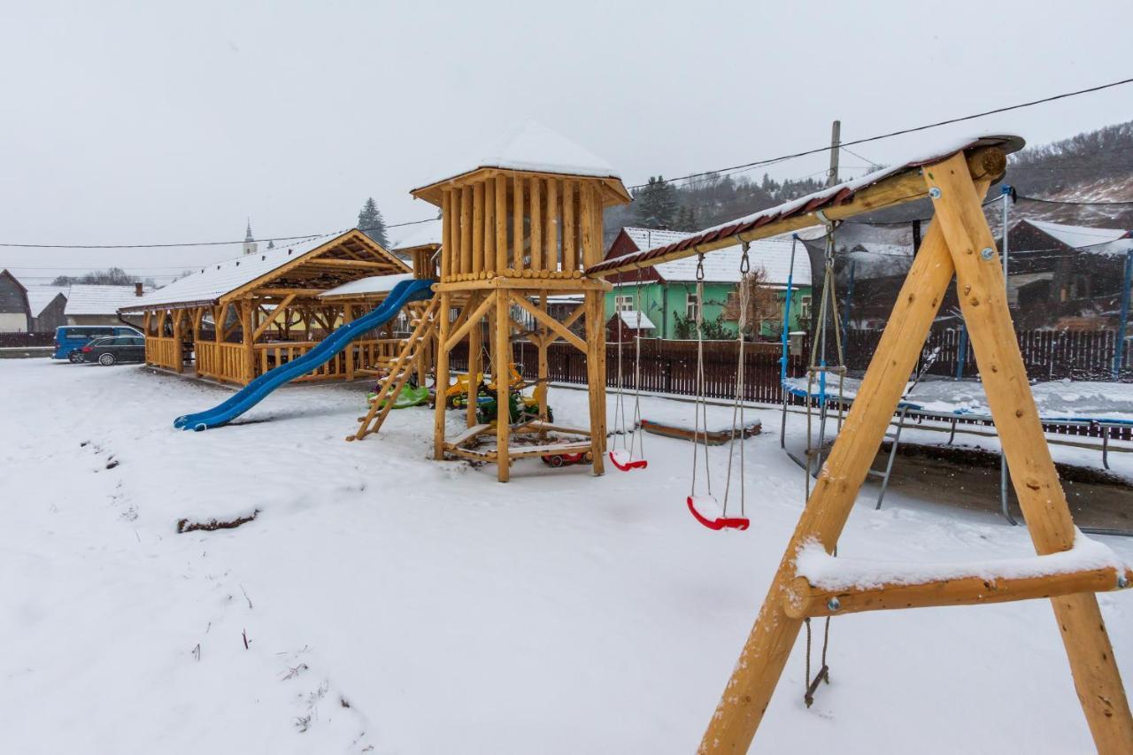 Lăzarea Eross Kulcsoshazヴィラ エクステリア 写真
