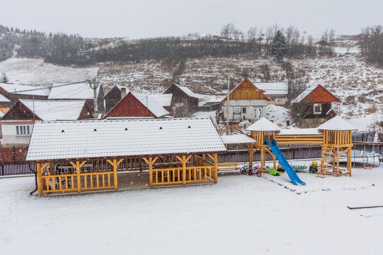 Lăzarea Eross Kulcsoshazヴィラ エクステリア 写真