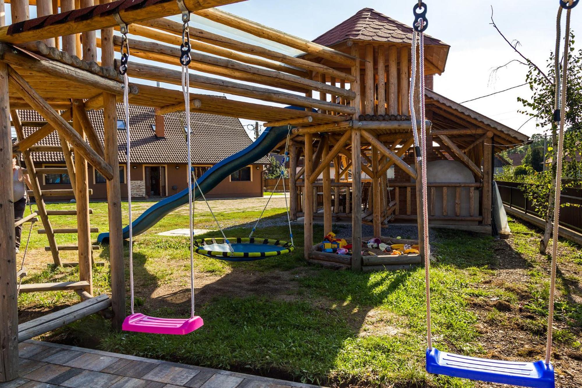 Lăzarea Eross Kulcsoshazヴィラ エクステリア 写真
