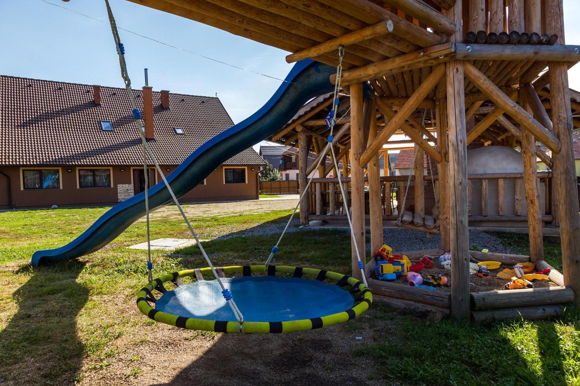 Lăzarea Eross Kulcsoshazヴィラ エクステリア 写真
