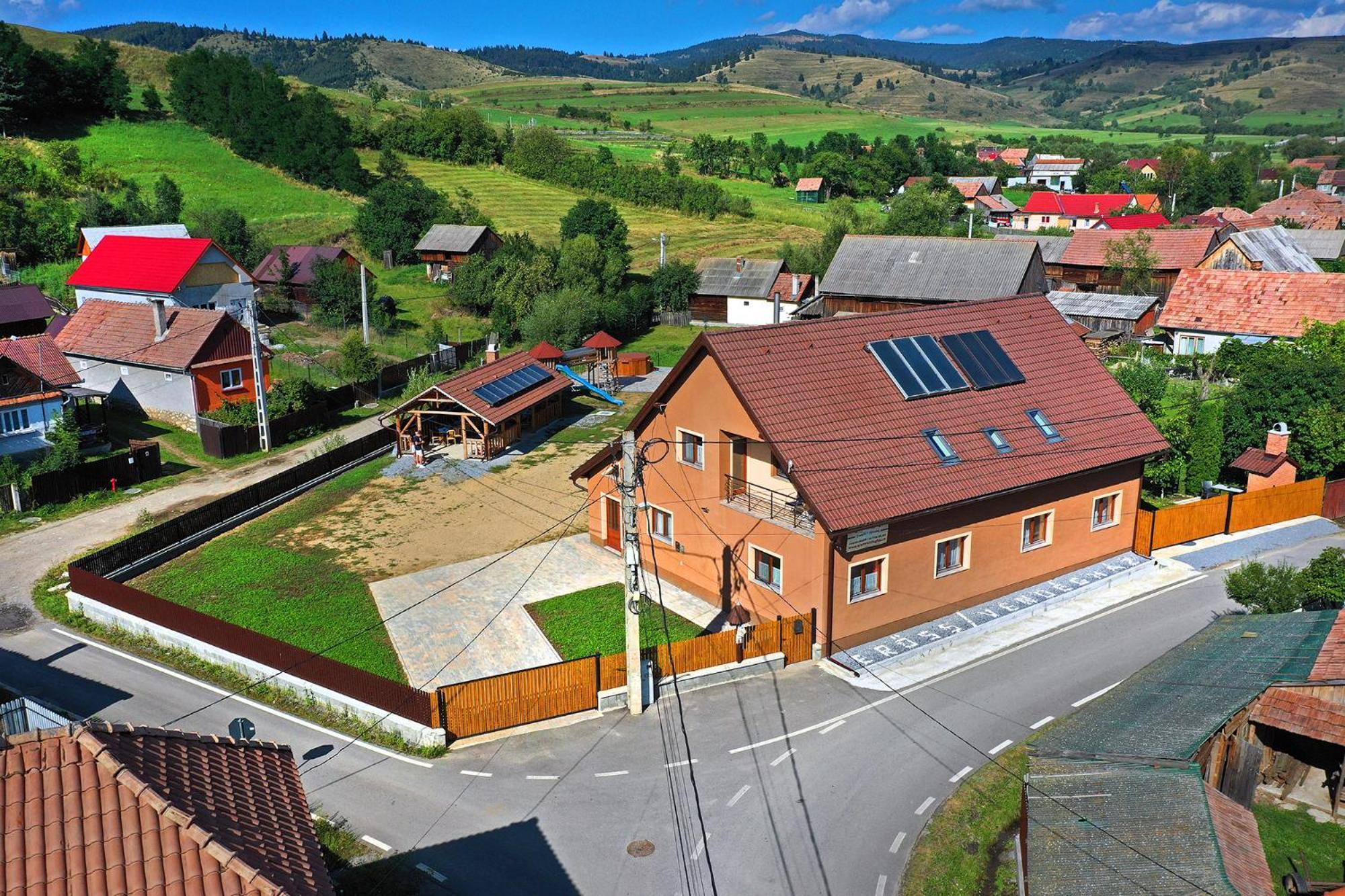 Lăzarea Eross Kulcsoshazヴィラ エクステリア 写真